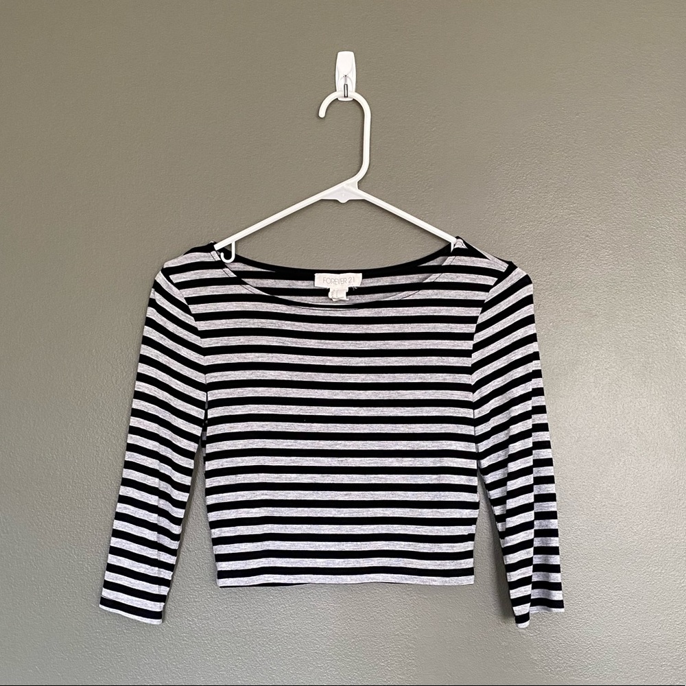 BLACK AND GRAY STRIPED CROP TOP